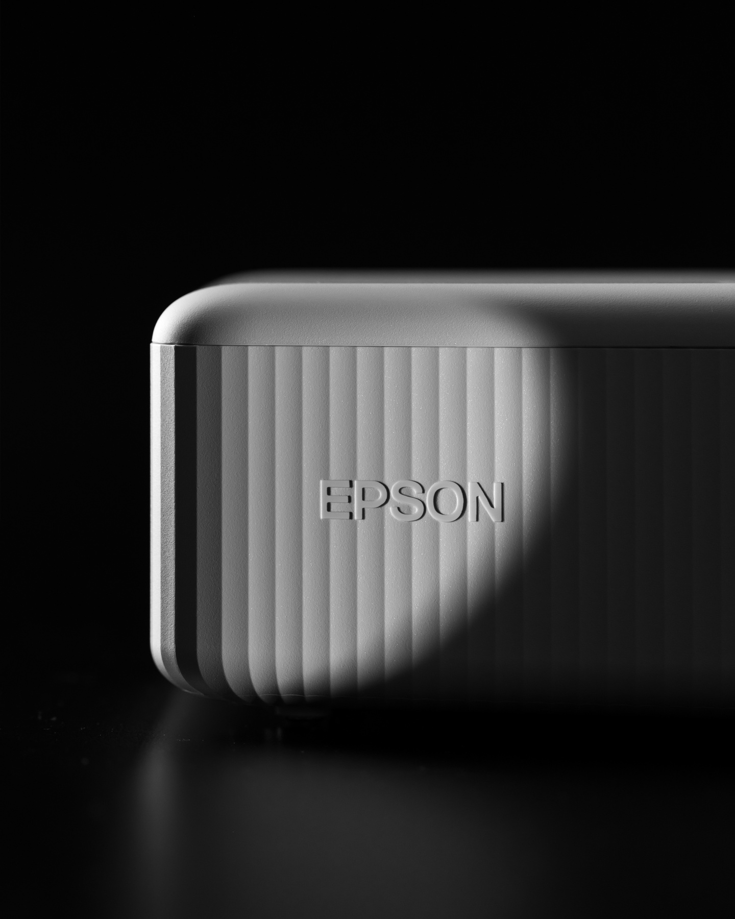 Debossed Epson logo on white ribbed projector enclosure